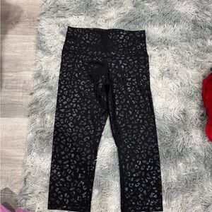 Black Leopard-Print crops